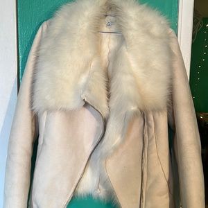 Great crème-white fur jacket, amazing quality